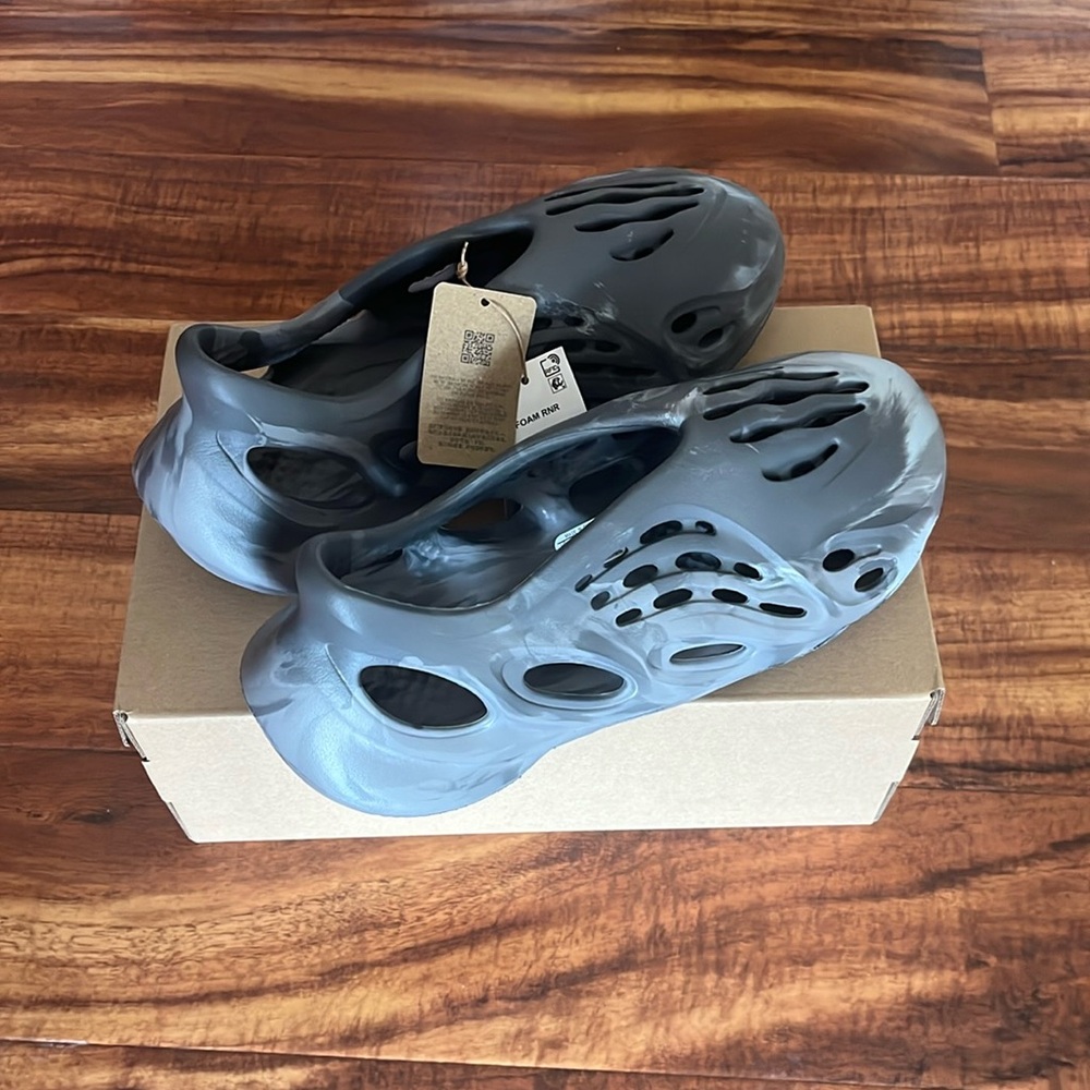 NEW w/ BOX Yeezy Foam Runner